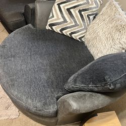 NAME YOUR PRICE Round Swivel Chair - $300  5ft Wide 2ft 1/2in Tall- Like New! REDUCE PRICE: $250 Furniture > Sofas & Couches