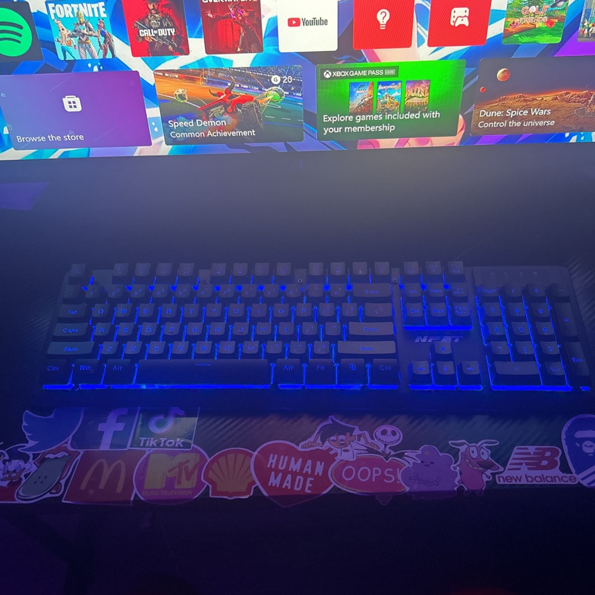 Selling A keyboard For 25 for Sale in Castroville, TX OfferUp