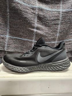 Nike Women Revolution 5's