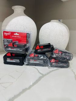 MILWAUKEE BATTERIES