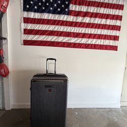 LARGE SWISS 27” TRAVEL LUGGAGE