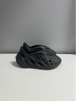 Yeezy Onyx Foam RNR size 5