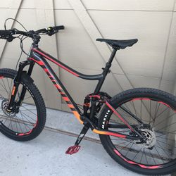 GIANT Stance Mountain Bike