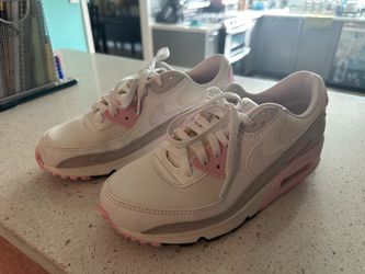 Nike air max women’s cross trainers (size 8.5)