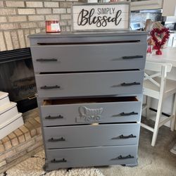 ✨✨BEAUTIFUL GRAY TALL 5 DRAWER DRESSER BY VIRGINIA HOUSE✨✨