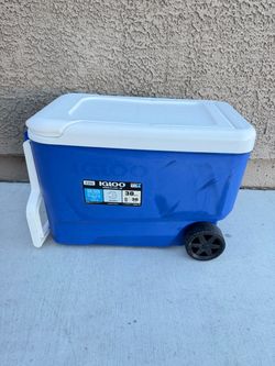 Hielera Igloo con ruedas de 38 cuartos (36L) / Igloo Wheelie Cool 38 Qt