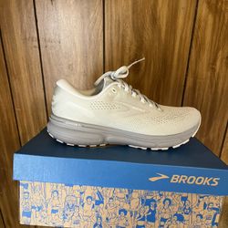 Brooks Size 8.5 Men