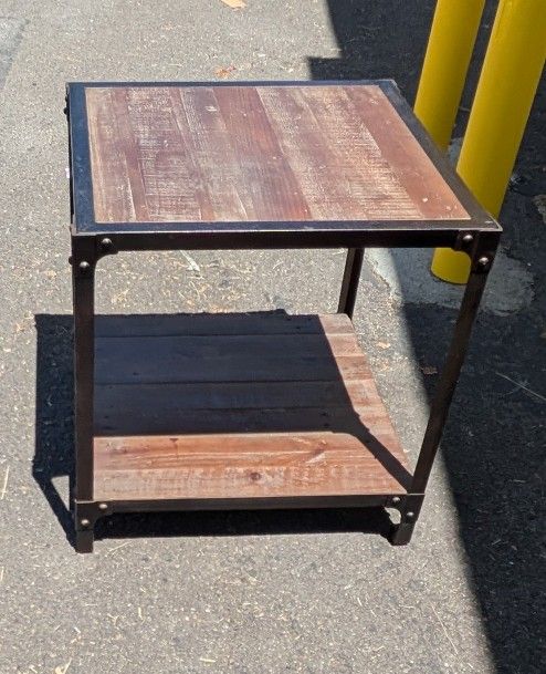 RUSTIC END TABLE. ACCENT TABLE. SEE DESCRIPTION BELOW ⬇️