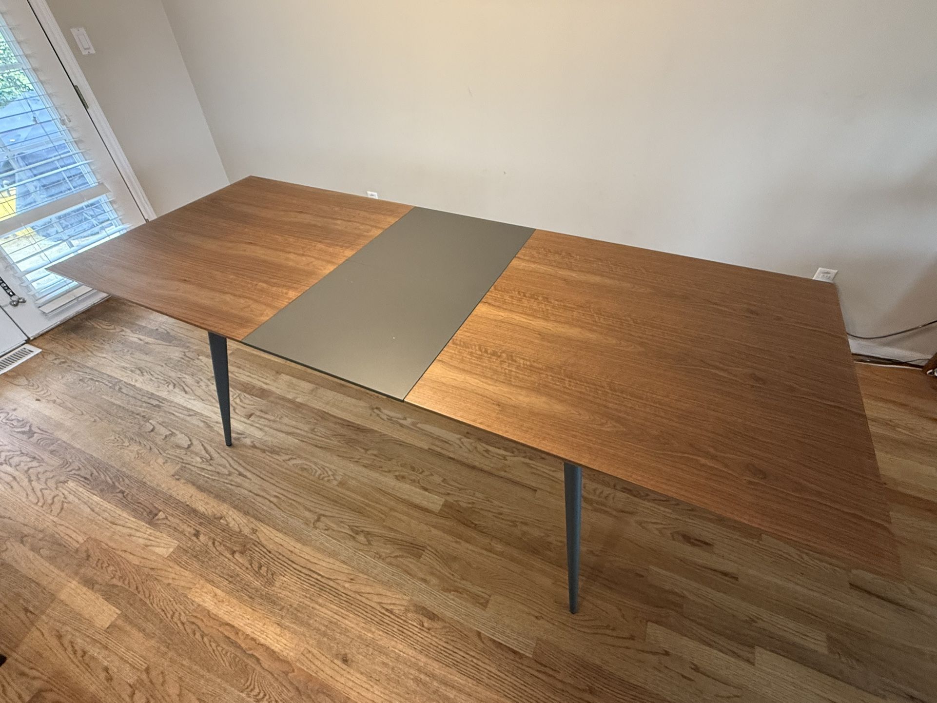 Kasala Dining Table
