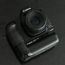 Canon EOS 5D Mark II + Canon EF 50mm f/1.8 STM + Battery Grip BG-E6 