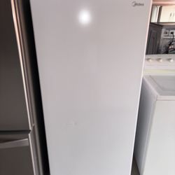 White Midea Standing Freezer