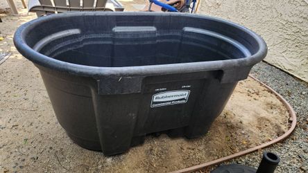 Rubbermaid 100 gallon stock tank