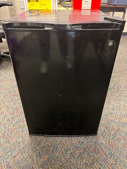 GE Mini Fridge