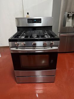 Samsung 5-burner gas stove in very good condition, working perfectly, delivered and installed with a 3-month warranty