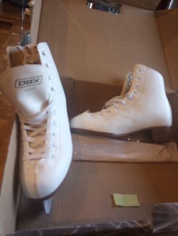DBX Women's Traditional Ice Skates