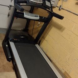 Nordictrack Treadmill.  Like BRAND NEW.$1000