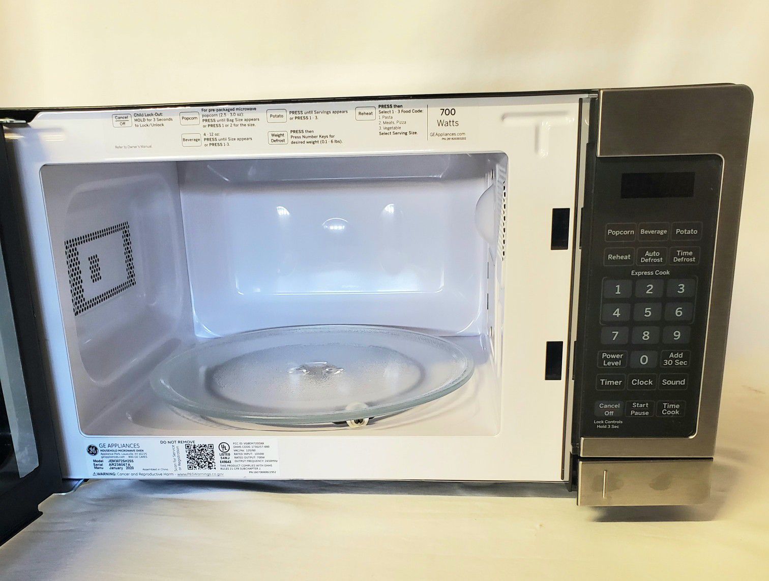 Samsung Classic Collection II Microwave-Dorm/Office/Small Kitchen size for  Sale in San Antonio, TX - OfferUp