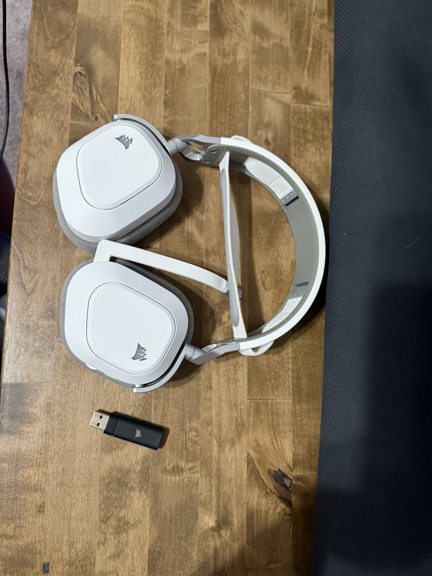 Corsair HS80 Max Wireless Gaming Headset