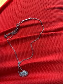 Kendra Scott necklace