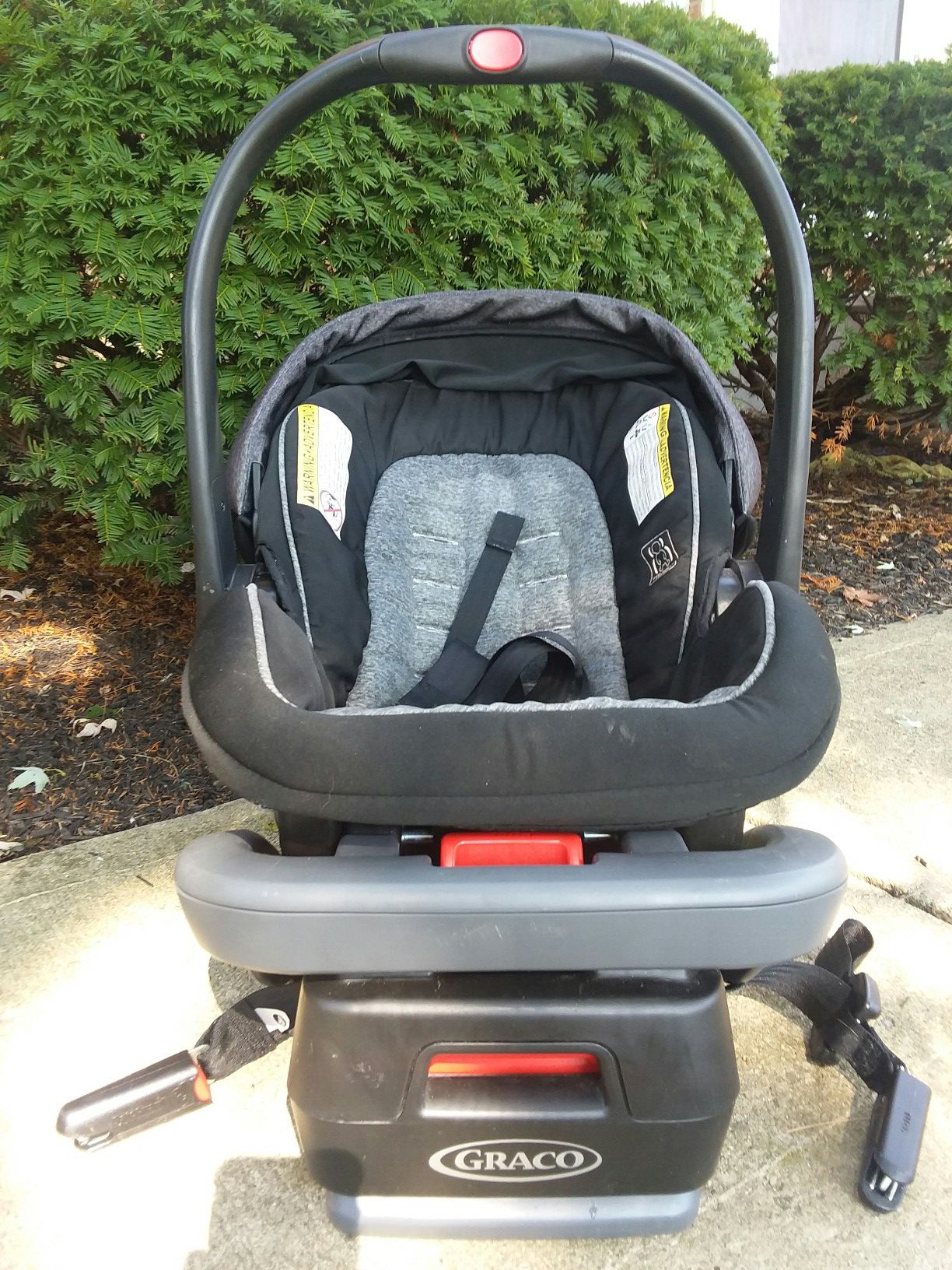 Graco SnugRide SnugLock 35 infant car seat