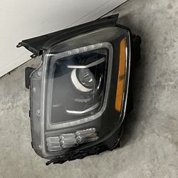 2020-2022 KIA TELLURIDE HEADLIGHT LEFT DRIVER SIDE BLACK HOUSING HALOGEN ORIGINAL OEM IN GREAT WORKING CONDITIONS 