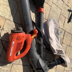 3 In 1 BLACK and DECKER Electric Leaf Blower /Vaccuum/Mulchet