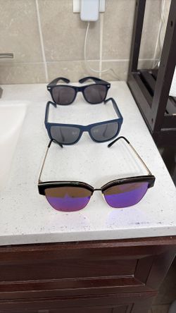 1 Women’s Glasses, 2 Men’s Glasses