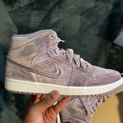 Jordan 1 Mid SE Size 10.5m