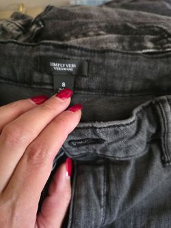 Simply Vera shorts size 8 women asking 10 dollars