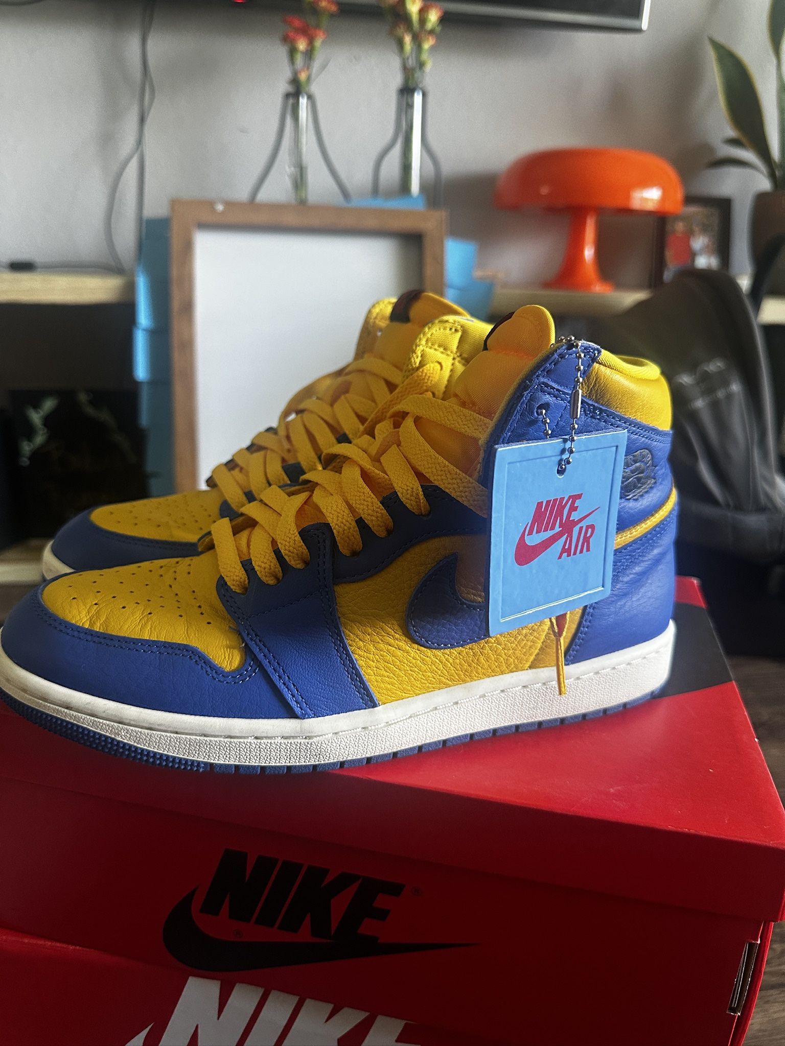 Women high Jordan ones - 9.5 