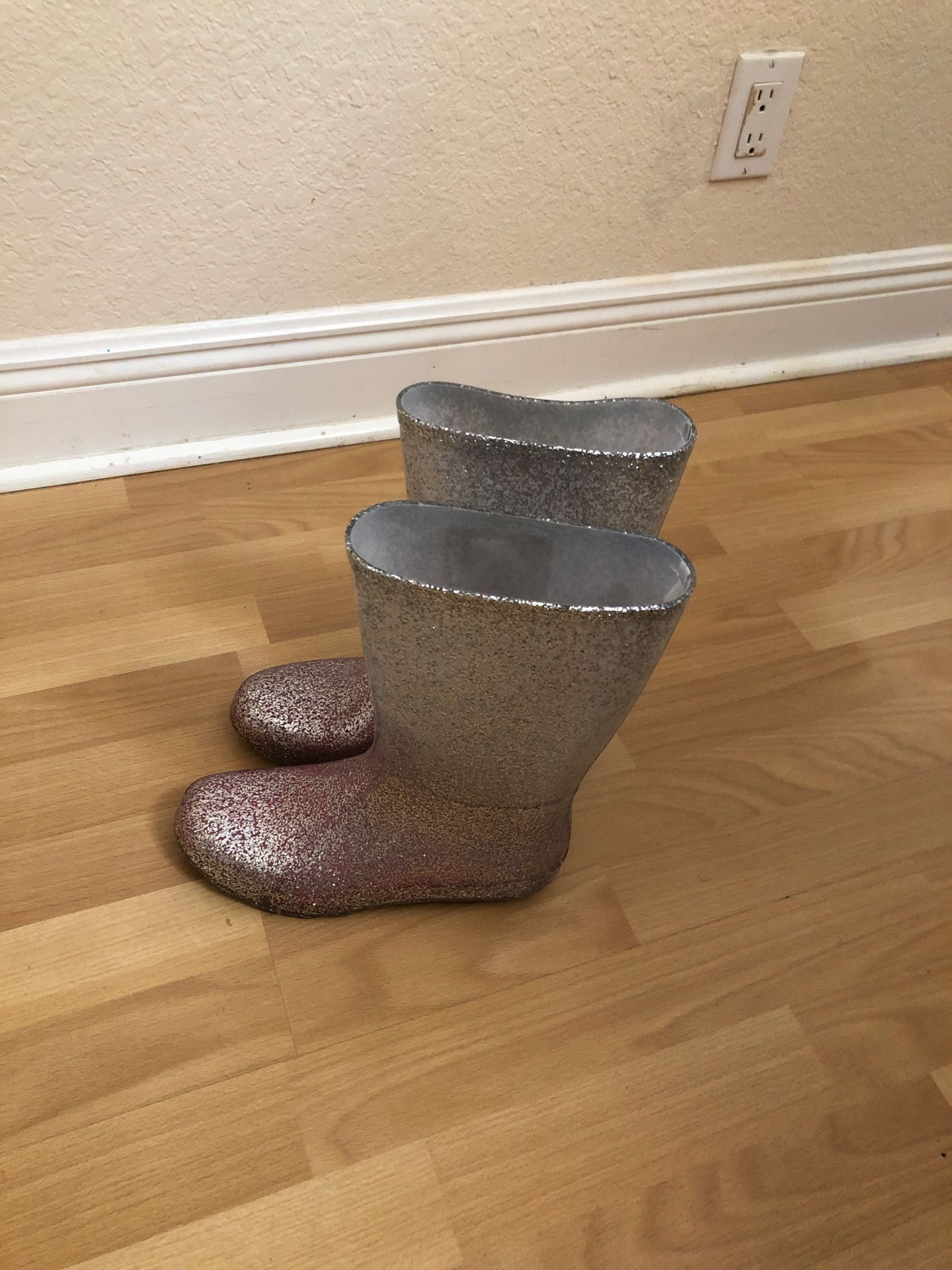 Women rain boots up to size 8