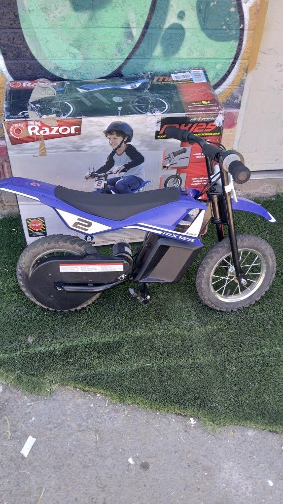 Razor MX125 Dirt Rocket Electric-Powered Dirt Bike.