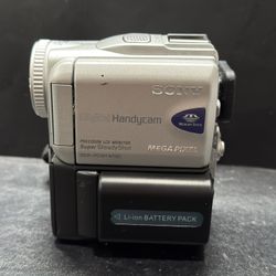 Sony Handycam DCR-PC101 Camcorder