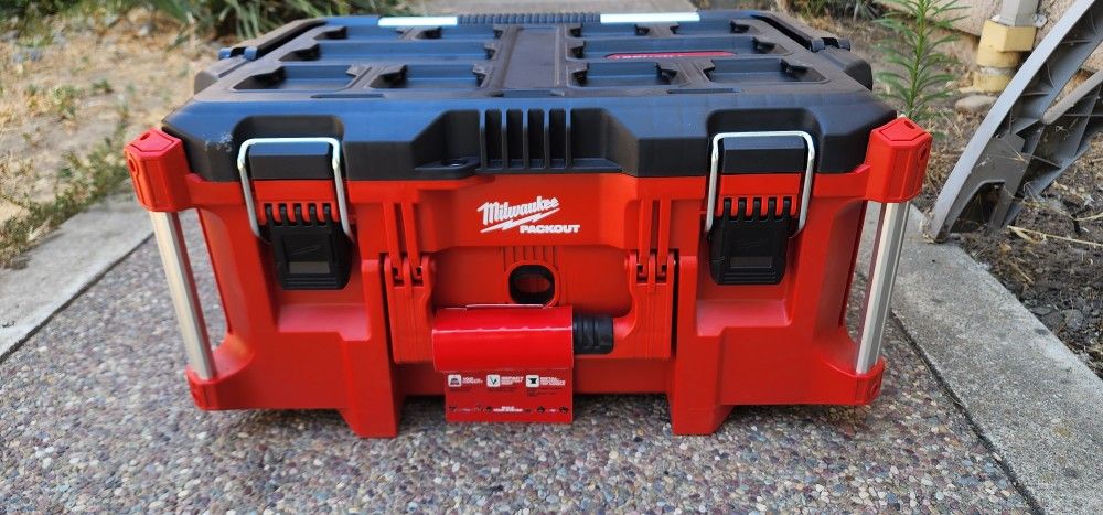Milwaukee PACKOUT Large 22 Inch Tool Box