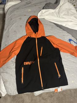 32 Men’s Grasser Snowboard Jacket & 686 Coach’s jacket