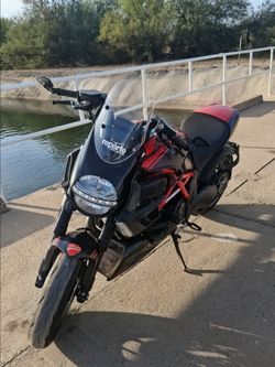2011 Ducati  Diavel Carbon Red