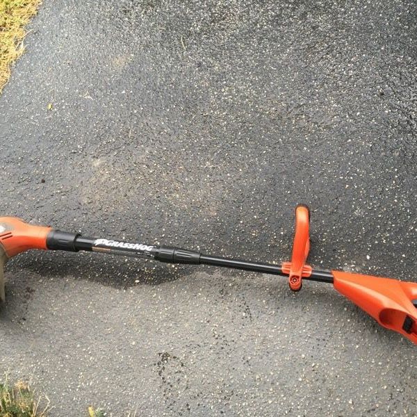 Black & Decker 24volt NST1024 Weed Eater With Battery for Sale in Temecula,  CA - OfferUp