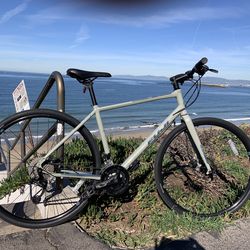 Fuji absolute 1.7  18 speed large size lightweight aluminum frame with hydraulic disc brakes