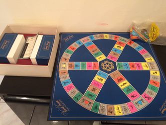 Trivial pursuit Game