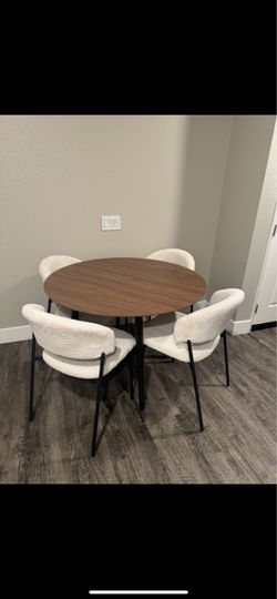 Dinning Table Round - 4 Beige Chairs (No Box)
