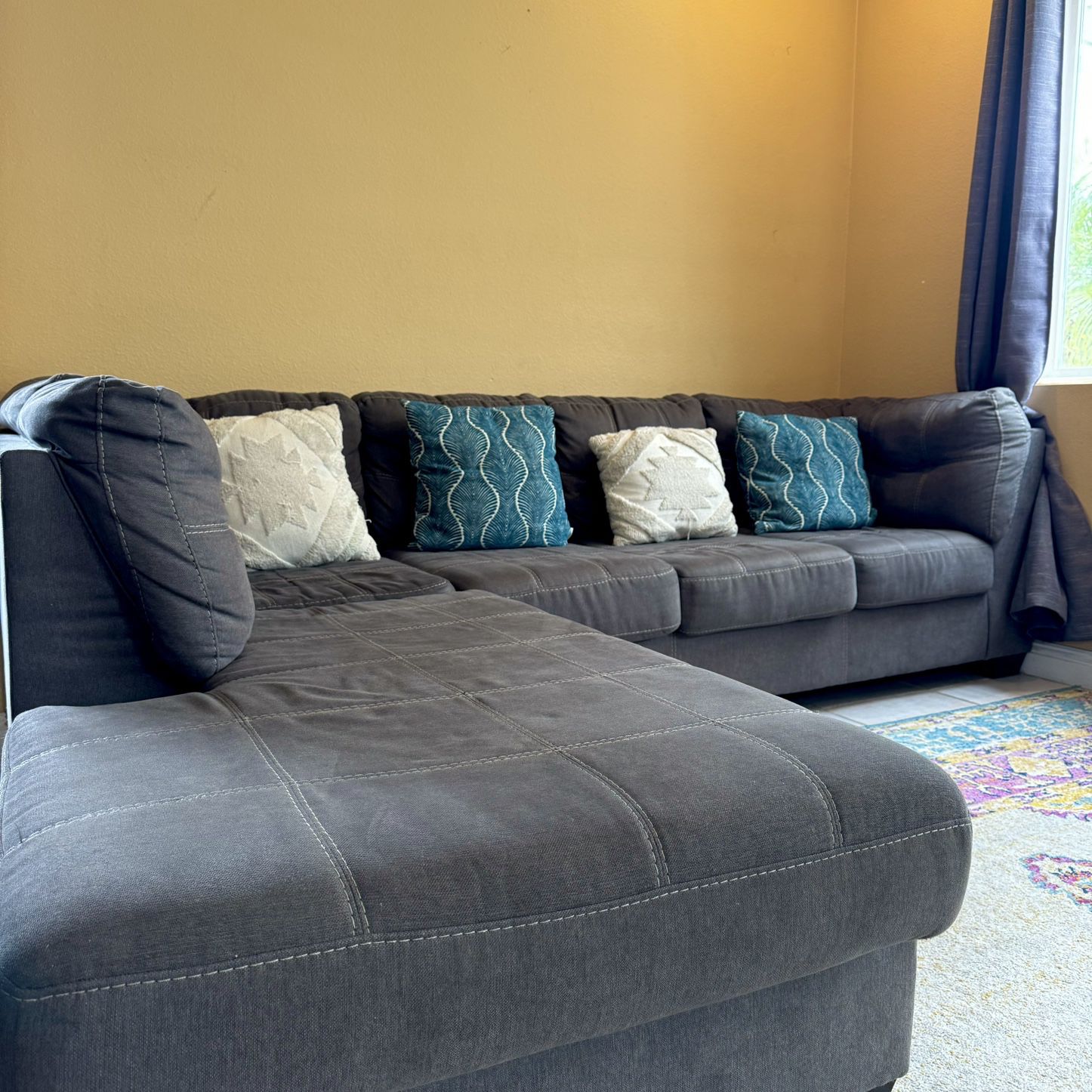 Modern Sofa: Cozy Comfort - Gently Used