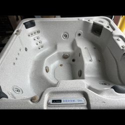 Refurbished 6 Person Leisure Bay Hot Tub 