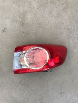 Toyota Corolla Rt tail light