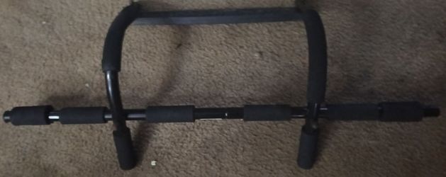 Doorway Pull-Up Bar
