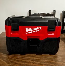 Milwaukee M18 2 Gallon Wet/Dry Vacuum