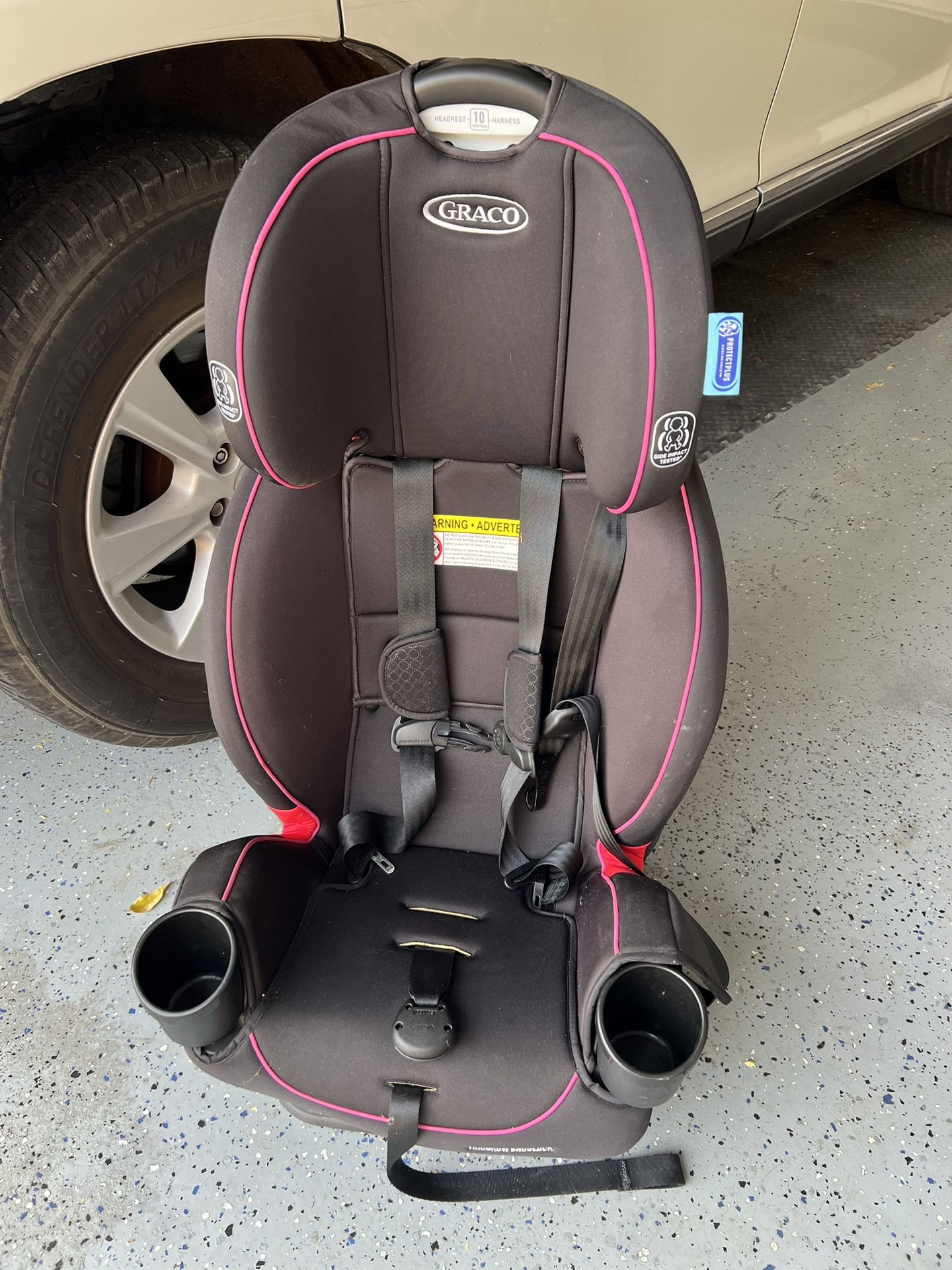 Almost Brand New of GRACO TrioGrow Snuglock 3-IN-1 Car seat