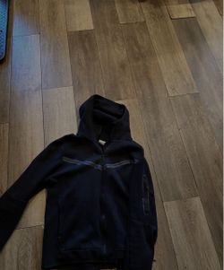 Black Nike tech