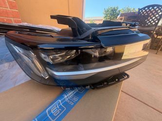 2021-2024 Cadillac Escalade Headlight Brand New OEM from GM