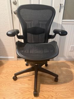 Herman Miller Aeron Chair Fully Loaded Size B (Like New)