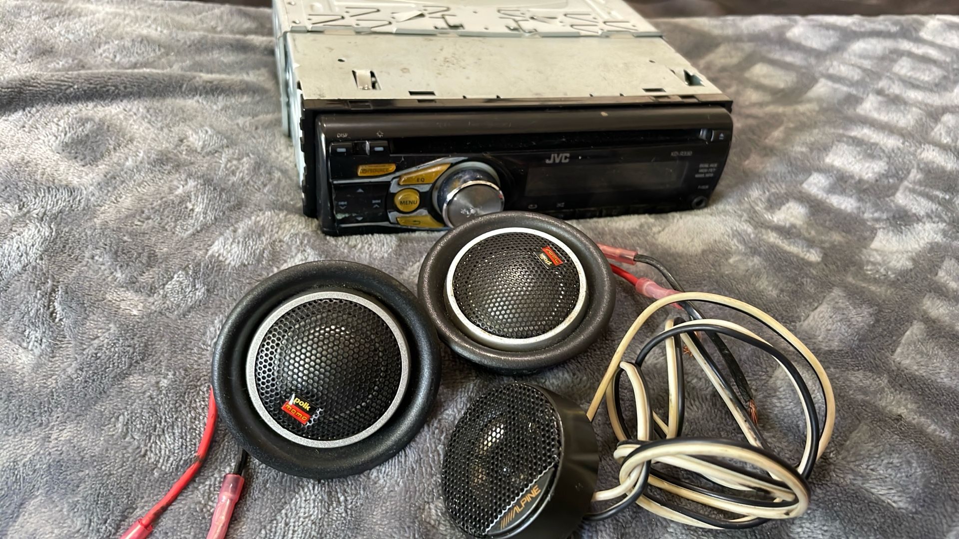 JVC Car Stereo With Polk Audio Mono Twitters
